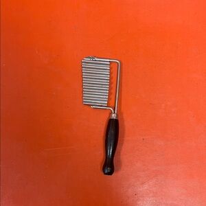 Vintage Black and Silver Crinkle Cutter